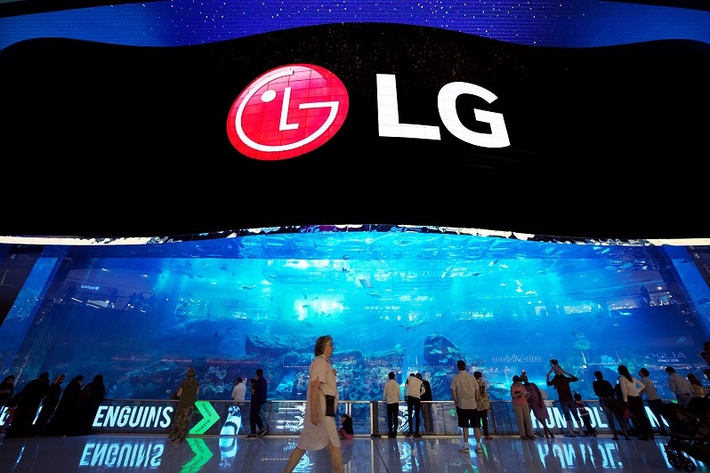 LG UNVEILS HIGH RESOLUTION VIDEO WALL DUBAI MALL LG UAE